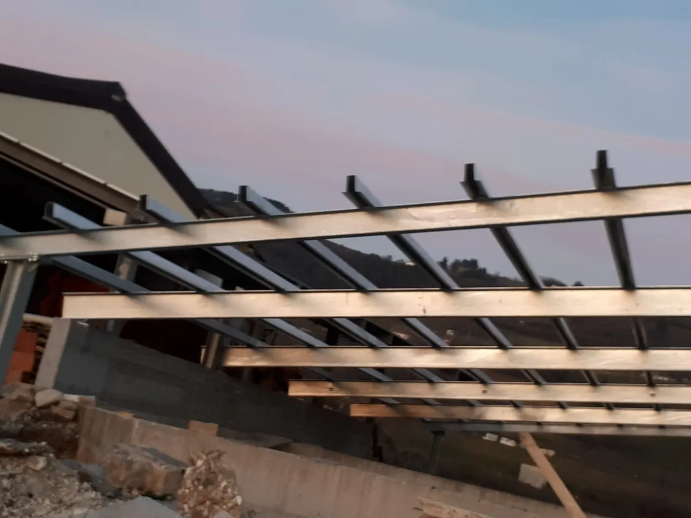 Realizzazione di struttura e copertura metallica