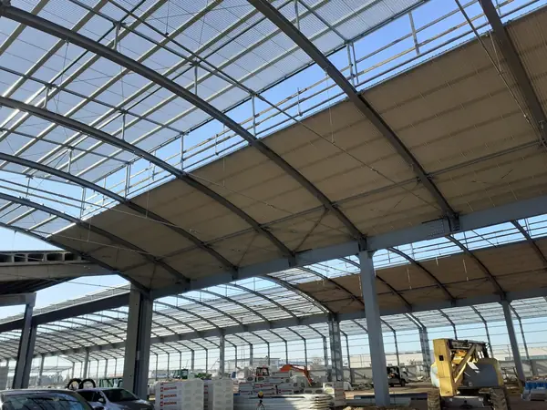 Copertura industriale in lamiera realizzata da G&G Carpenteria